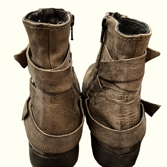 {Vera Wang Lavender Label} Brown Distressed Moto Boot Size 7.5 - Picture 6 of 10